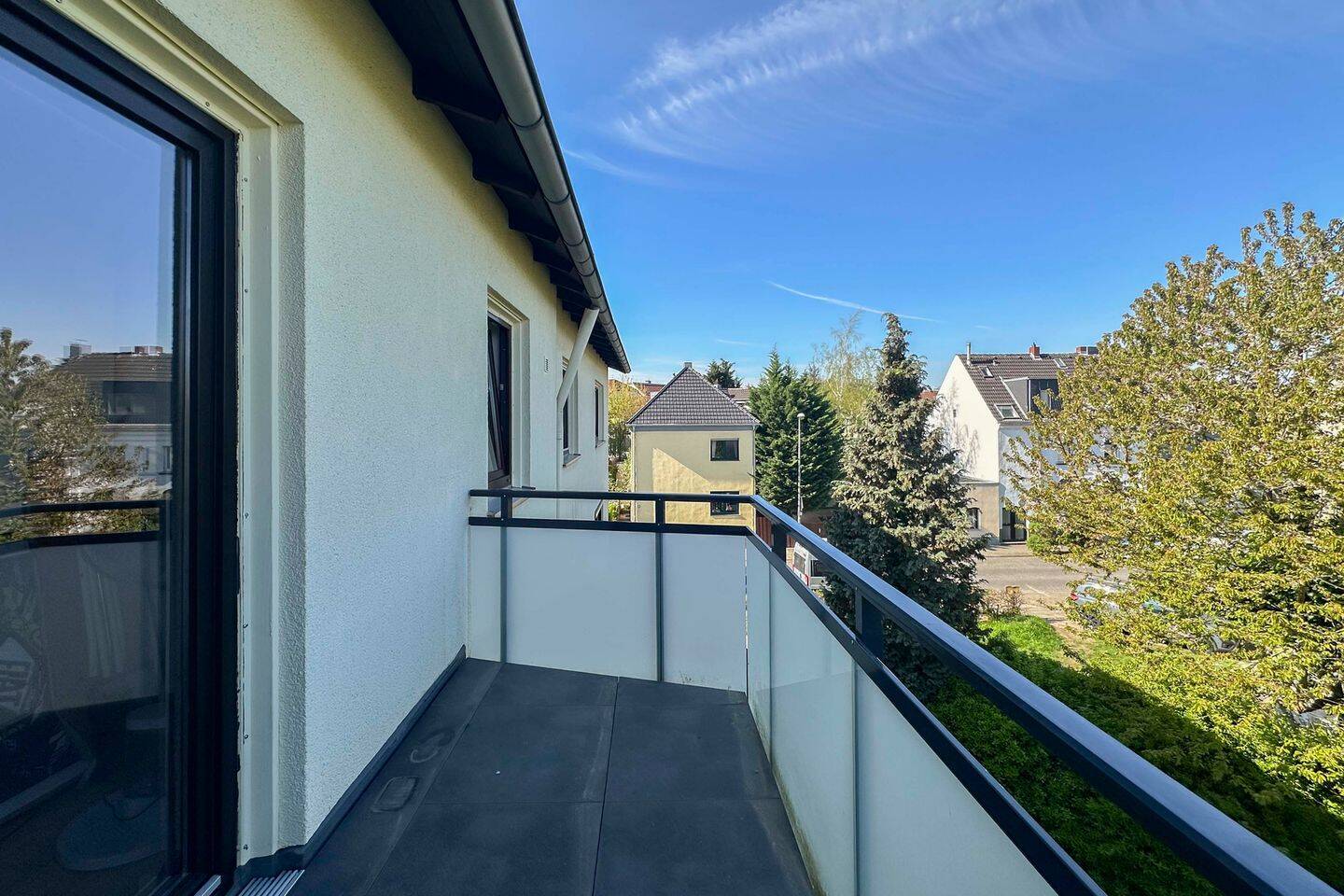 Bezugsfrei! Helle 2-Zimmer-Eigentumswohnung mit Balkon in Köln-Sürth – Köln – Vorschaubild 2