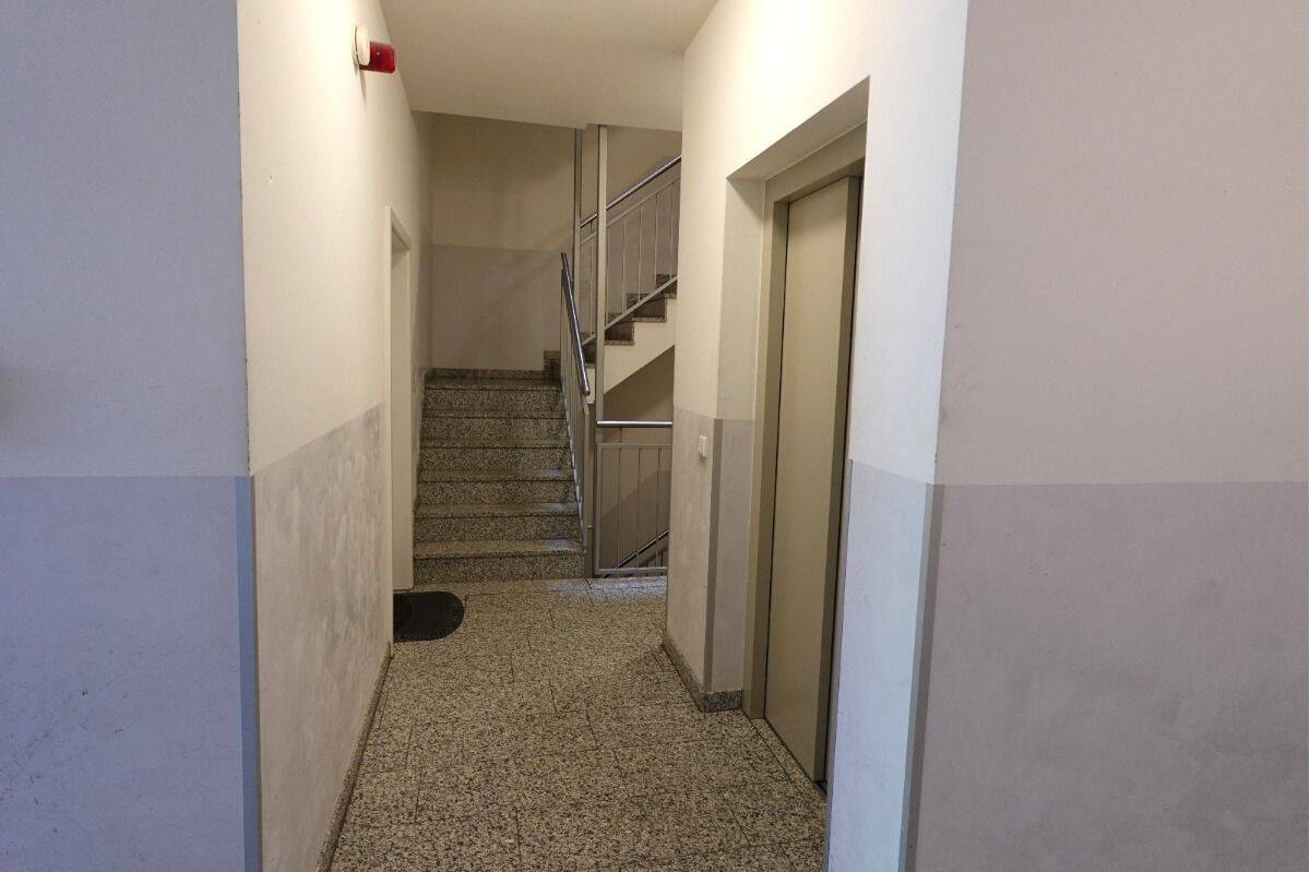 CHARMANTE 3-ZIMMER-WOHNUNG MIT LOGGIA UND STELLPLATZ – Solingen – Vorschaubild 3