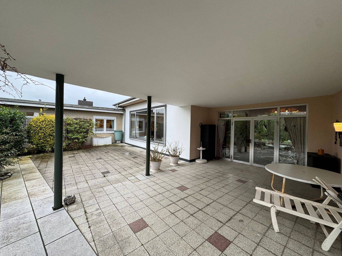 Ihr neues IMMOBILIEN QUARTIER: Imposanter Bungalow mit viel Potenzial in Bad Nenndorf – Bad Nenndorf – Vorschaubild 8