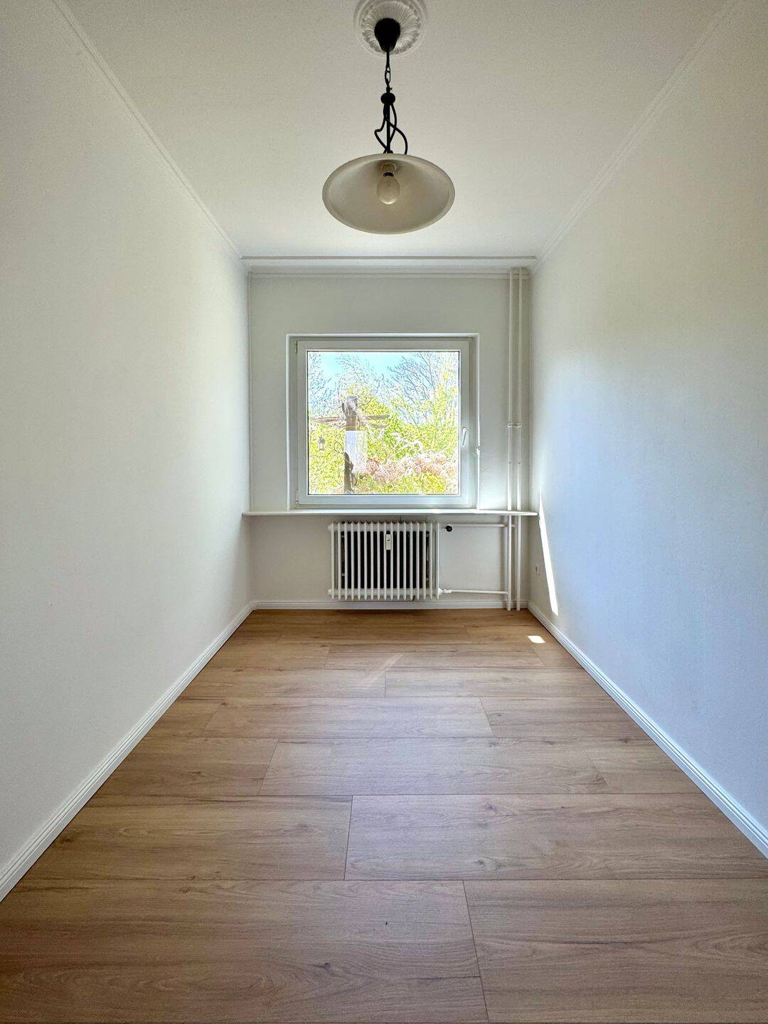 Gartenparadies mit Terrasse, eigenem Grün und TG-Stellplatz: Stilvolle 3-Zimmer-Wohnung – Berlin – Vorschaubild 5