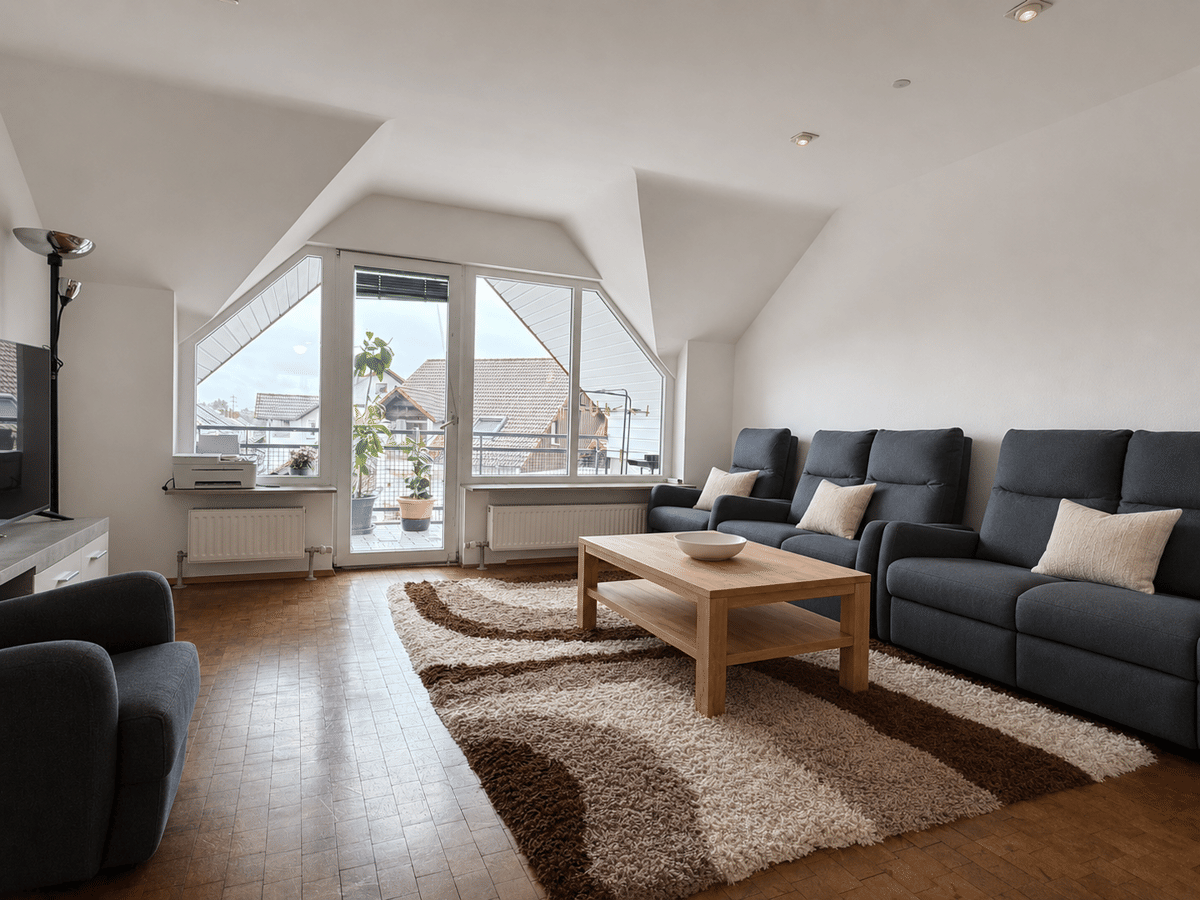 3 Zimmer DG-Wohnung mit Loggia, Garage und zusätzlich ca.31m² ausgebauter Nutzfläche im Spitzboden – 68229 Mannheim – Bild 1 von 9