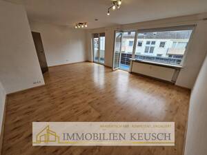 3-Zi.-Whg. mit großem Balkon & 2 Stellplatzoptionen in zentraler Lage von Bremerhaven