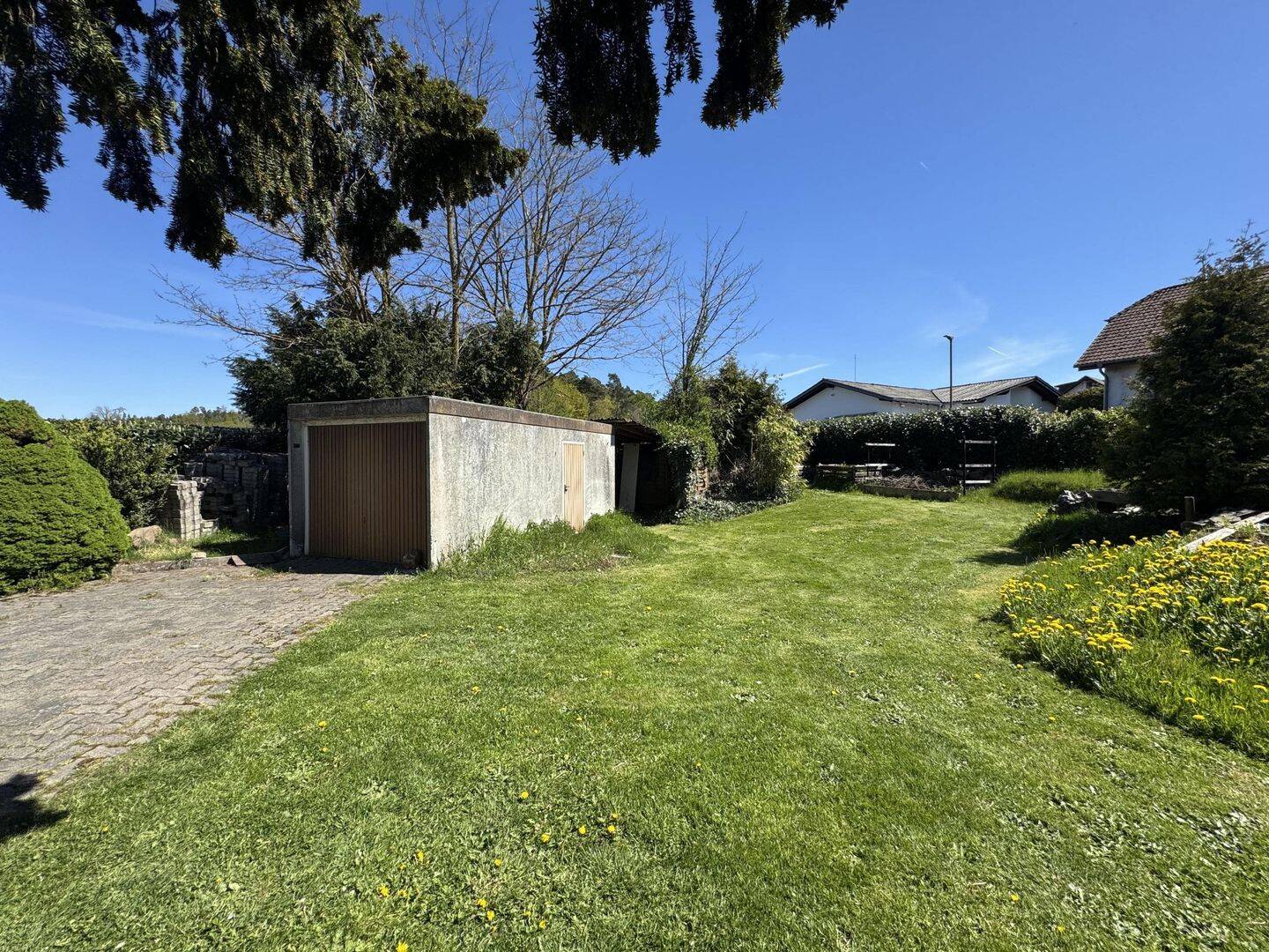 Familienparadies: Großzügiges Zweifamilienhaus, Terrasse, Kamin & Garten – Neustadt – Vorschaubild 3