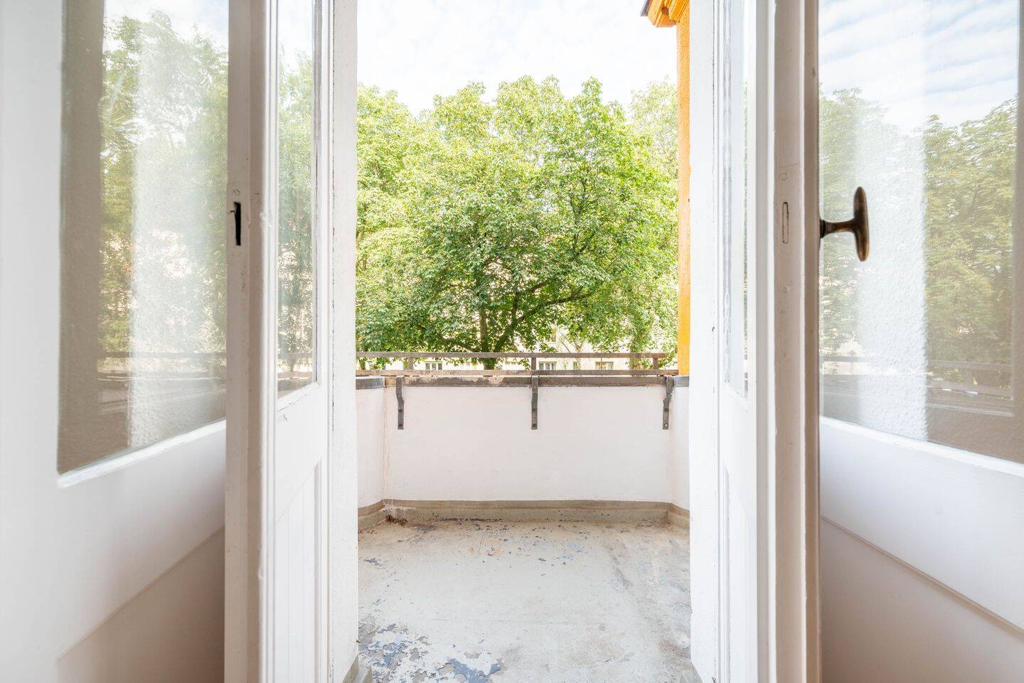 ?? Helle Altbau-Perle nahe Rehberge: 2-Zi mit Balkon, Aufzug, EBK, Dielen & charmantem Erkerzimmer – Berlin – Vorschaubild 2
