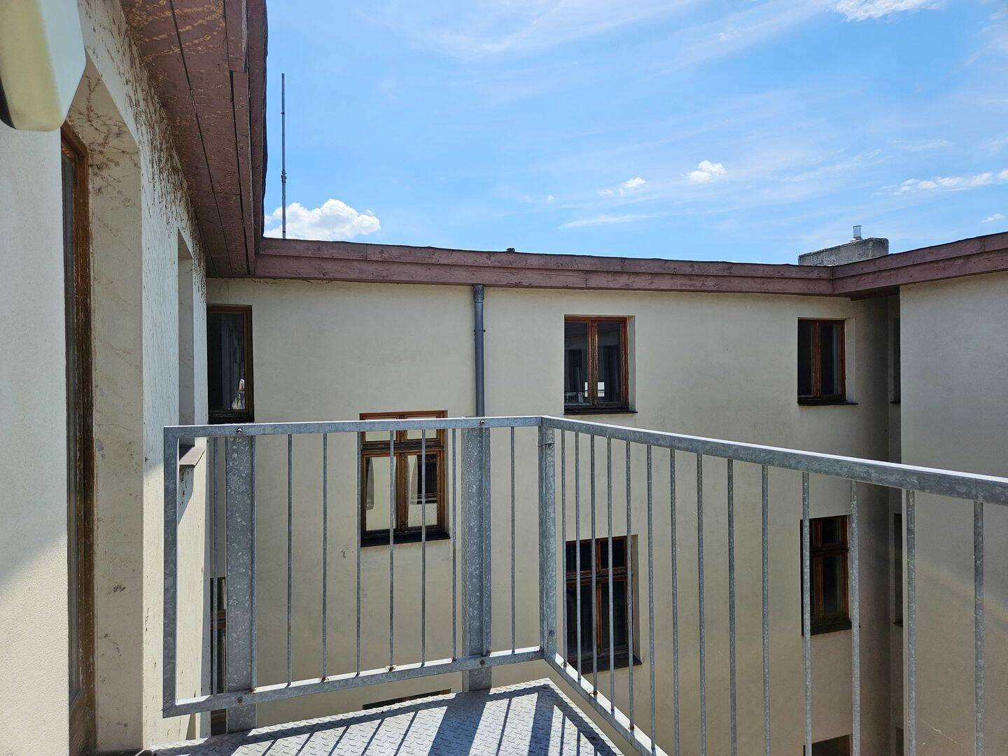 Mit Video: Frisch saniert - Dachgeschosswohnung mit Südwest-Balkon – Magdeburg – Vorschaubild 3
