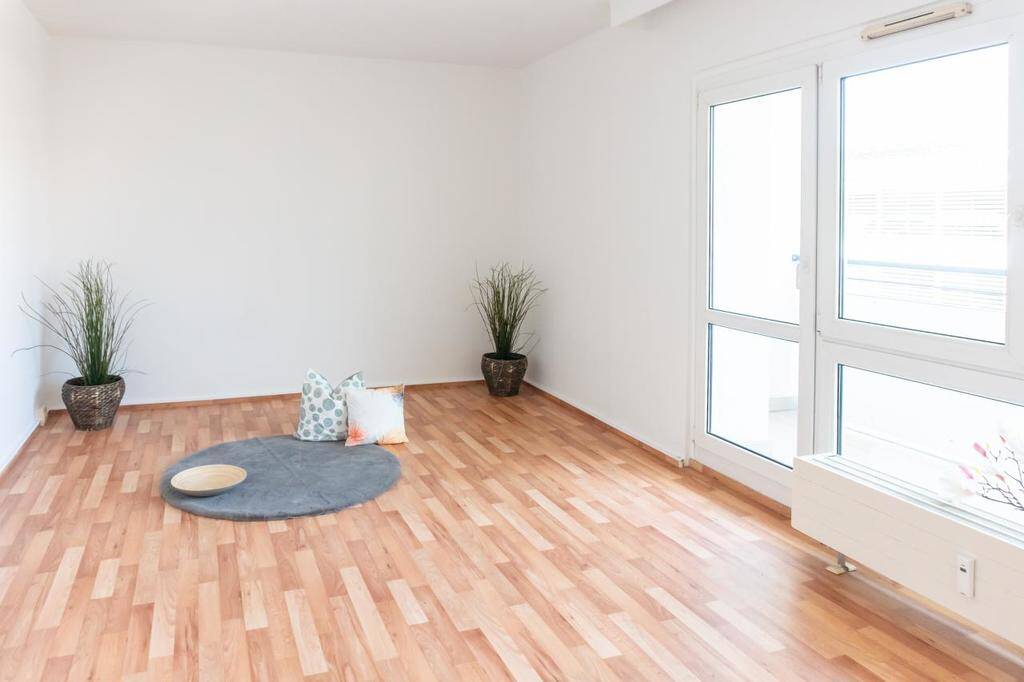 Modernisierte 4-Raum-Wohnung mit Blick zum Theaterplatz – Chemnitz – Vorschaubild 2