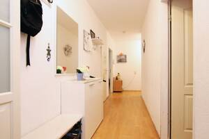 Viel Platz zum Wohlfühlen: 4-Zimmer-Wohnung mit Balkon und Tiefgaragenstellplatz in Farmsen-Berne – 22159 Hamburg – Vorschaubild 2