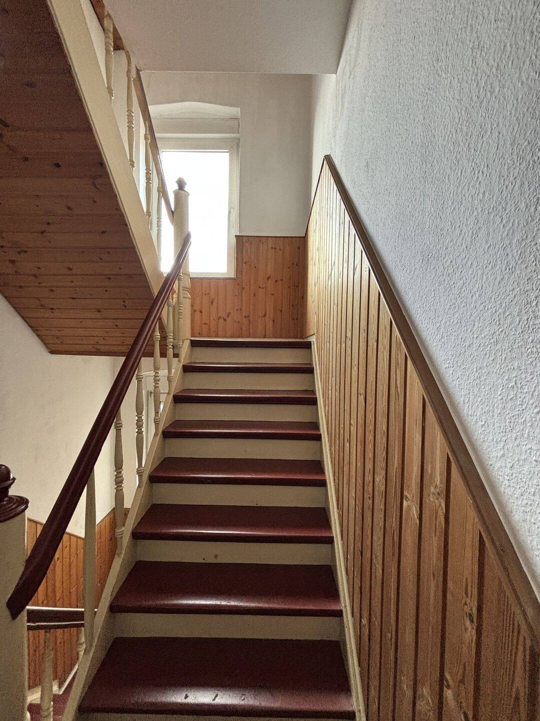 Gepflegtes Mehrfamilienhaus mit 3 Einheiten, Garage und solider Mietstruktur – Mönchengladbach – Vorschaubild 2