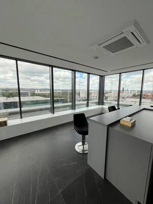 Atemberaubendes Penthouse mit 360°-Panoramablick, weitläufigem Wohnambiente + drei exclusive Bäder! – 1307 Dresden – Vorschaubild 3