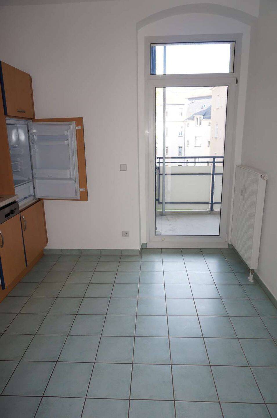 Frei ab 1.8.26 !!!! Laminat und großer Balkon - EBK inkl. - 3. OG – Chemnitz – Vorschaubild 4