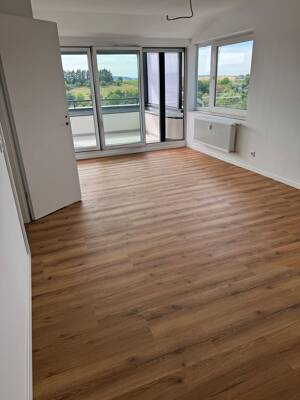 Exklusive 3-Zimmer-Wohnung im Grünwaldweg mit Nolte-Küche, 30 m² Panorama-Dachterrasse & eigenem Außeneingang – 63654 Büdingen – Vorschaubild 8