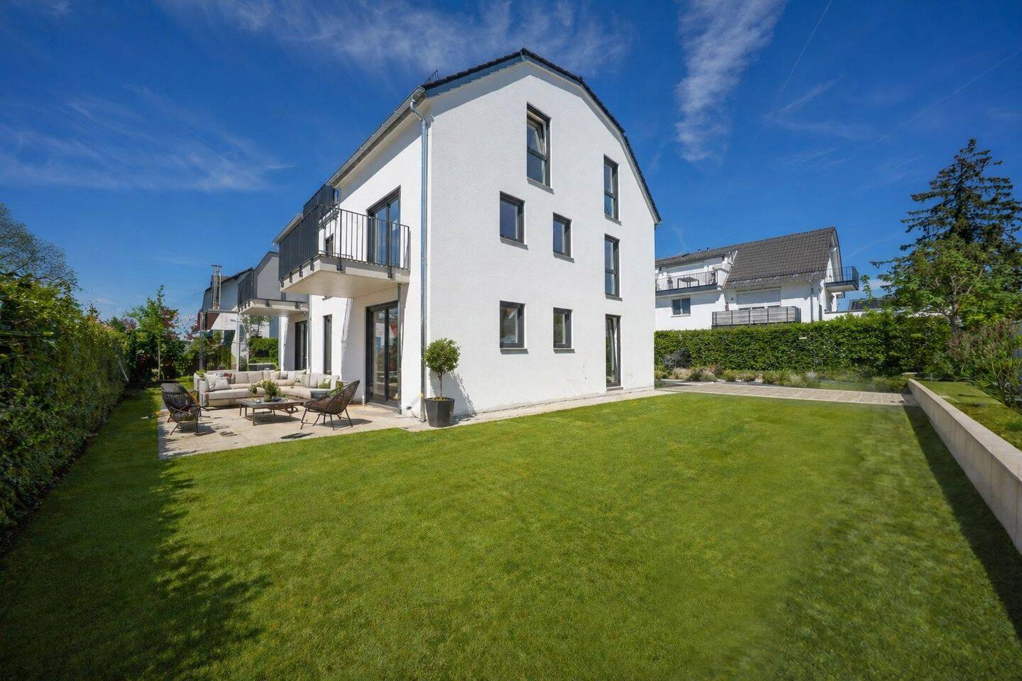 Neubau Erstbezug - Großzügige Gartenwohnung mit viel Raum im Freien