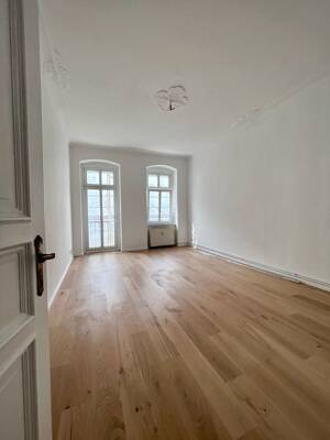 Wunderschöne 2-Zimmer-Wohnung im modernen Altbau // ERSTBEZUG NACH SANIERUNG – 10247 Berlin – Vorschaubild 2