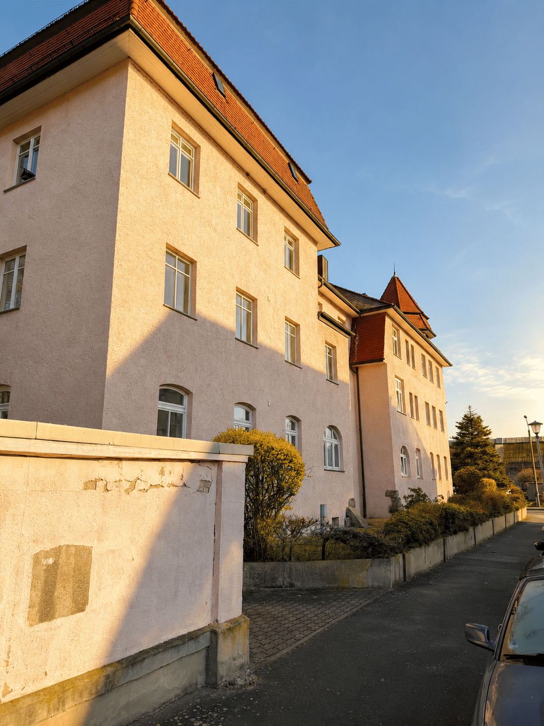 Attraktive 2,5-Zimmer-Wohnung zentral in Heidenau mit Balkon, neuem Bad und viel Komfort