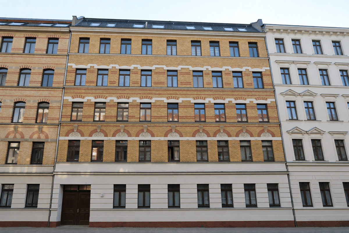 Großzügige Maisonette-Wohnung mit Balkon, Loggia und Lift – 4317 Leipzig – Bild 1 von 6