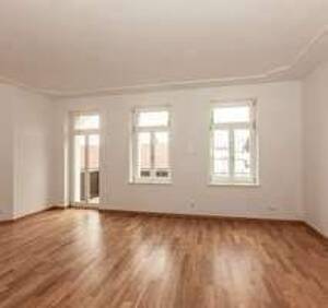 ++ Traummaisonette im sanierten Erstbezug mit Balkon, Dachterrasse, Wohnküche, Parkettfußboden, 2 Bäder, Abstellraum, Außenstellplatz ++ – 9306 Rochlitz – Vorschaubild 4