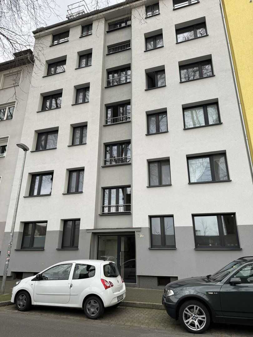 Von Privat: Attraktives MFH in Düsseldorf - umfassend modernisiert (Effizienzhaus 70), 17 Einheiten – Düsseldorf – Vorschaubild 2