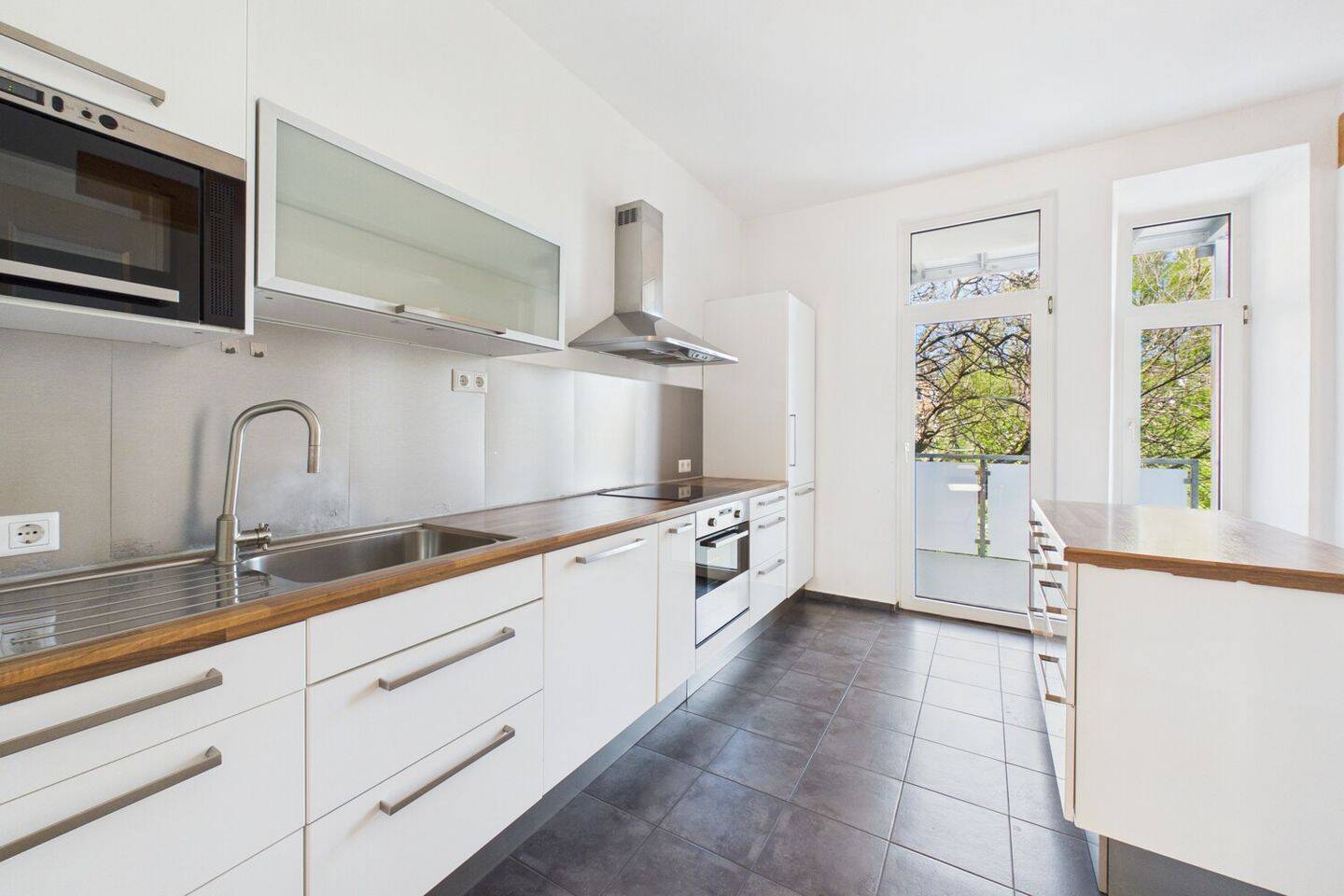 Sanierte Jugendstilwohnung im Erdgeschoss mit Balkon und Garten – Augsburg – Vorschaubild 6