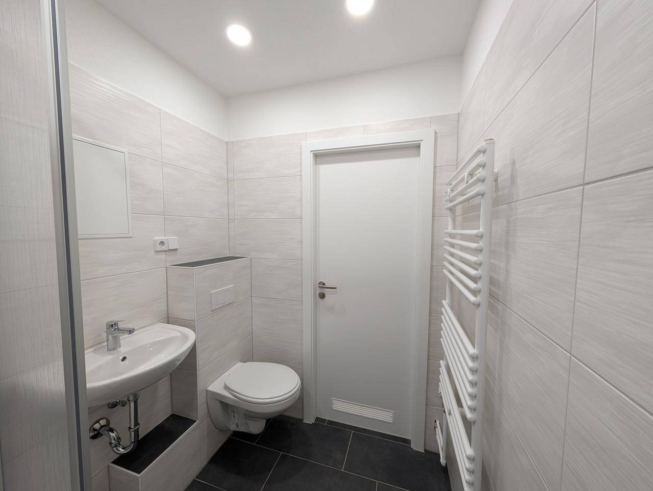 Helle 3-Raumwohnung mit LED-Spots und traumhaftem Ausblick – Chemnitz – Vorschaubild 2