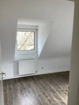 Schöne 2,5-Zimmer Dachgeschoss Wohnung! – 74072 Heilbronn – Vorschaubild 4