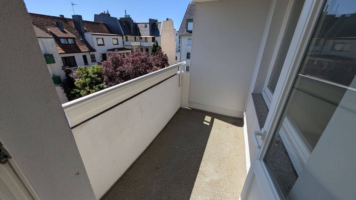 Modernisierte 3 Zimmerwohnung mit Südbalkon – Bremerhaven – Vorschaubild 2