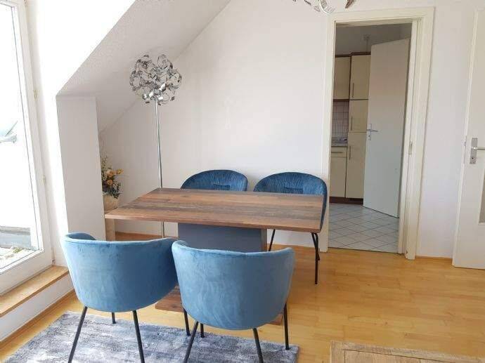 Möblierte Wohnung mit Einbauküche und Balkon – Berlin – Vorschaubild 3