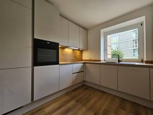 Frisch saniert! 2,5-Zi.-Wohnung mit Südloggia & TG provisionsfrei, Sasel – 22395 Hamburg – Vorschaubild 2