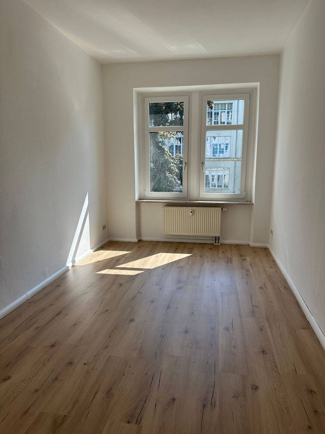 Balkonblick ins Grüne: 4-Zimmer-Wohnung mit 3 Schlafzimmern in Chemnitz – Chemnitz – Vorschaubild 9