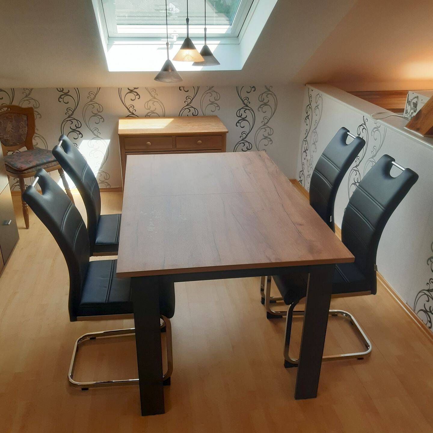 Möblierte 2-Zimmer-Wohnung zu vermieten mit Einbauküche, Garage, Garten und Kellerraum. – Altdorf bei Nürnberg – Vorschaubild 2