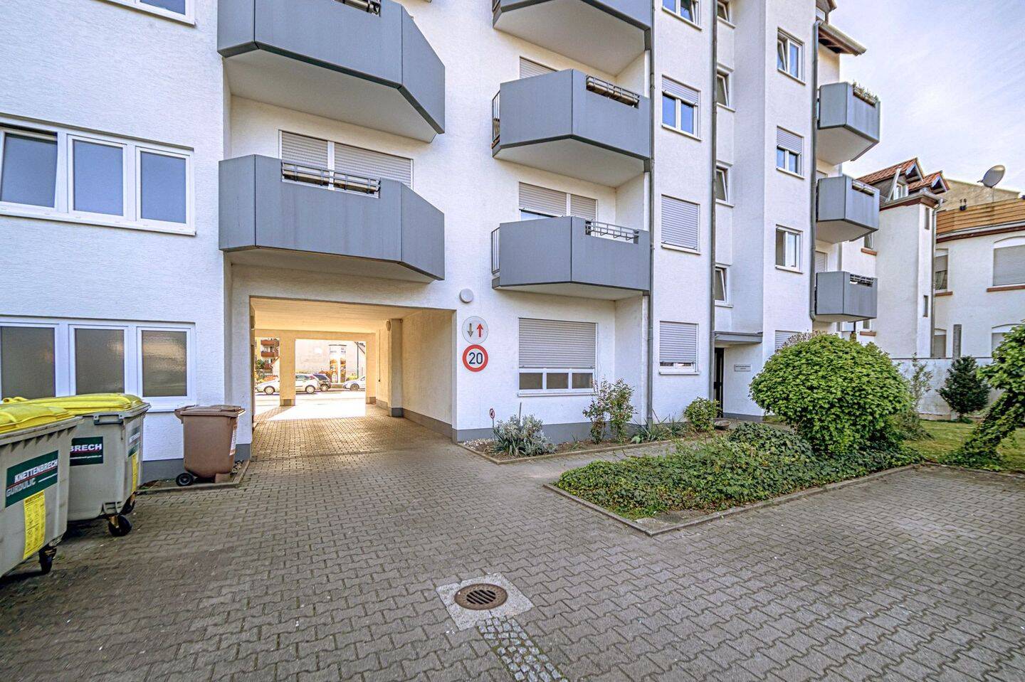 Perfekte 3-Zimmer-Dachgeschosswohnung mit Außenstellplatz - ideal für Eigennutzer und Kapitalanleger – Mannheim – Vorschaubild 2