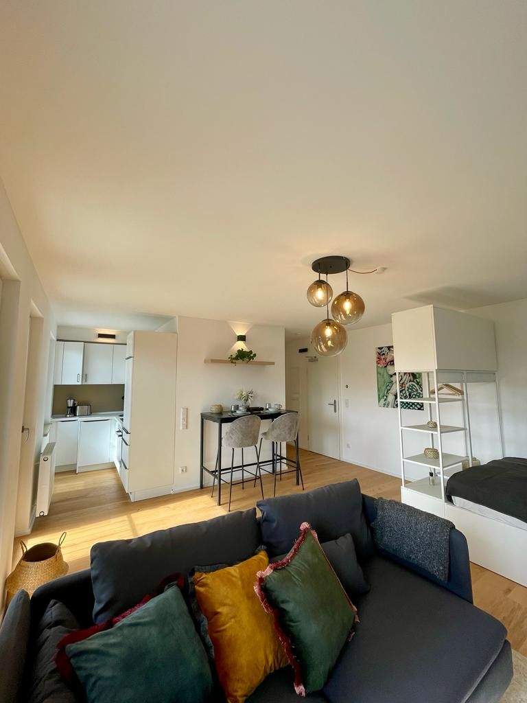 Johannis ! Moderne, helle, möblierte 1-ZW mit 32 m², Balkon, EBK, 1.OG mit Aufzug – Nürnberg – Vorschaubild 2