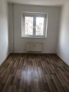 Bezahlbare 3-Zimmer in Fermersleben mit Badewanne und Balkon und Blick auf den grünen Hof! – Magdeburg – Vorschaubild 7