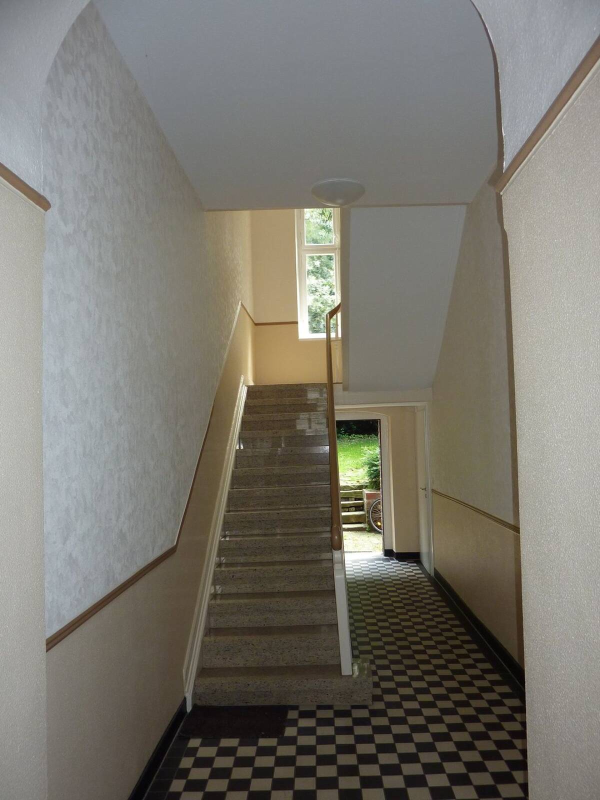 Lifestyle und Lebensqualität in einer renovierten Etagenwohnung eines Jugendstilhauses! – 45127 Essen – Bild 1 von 9