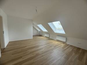 Kernsaniert: Moderne Dachgeschoss-Wohnung im beliebten Uerdingen.