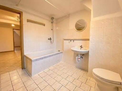 Einbauküche inklusive! Sanierte 3-Raum-Wohnung im Dachgeschoss – Erfurt – Vorschaubild 8