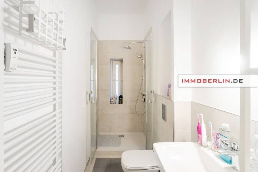 IMMOBERLIN.DE - Top-Lage! Frisch renovierte 2,5-Zimmer-Wohnung im Samariterviertel – Berlin – Vorschaubild 4