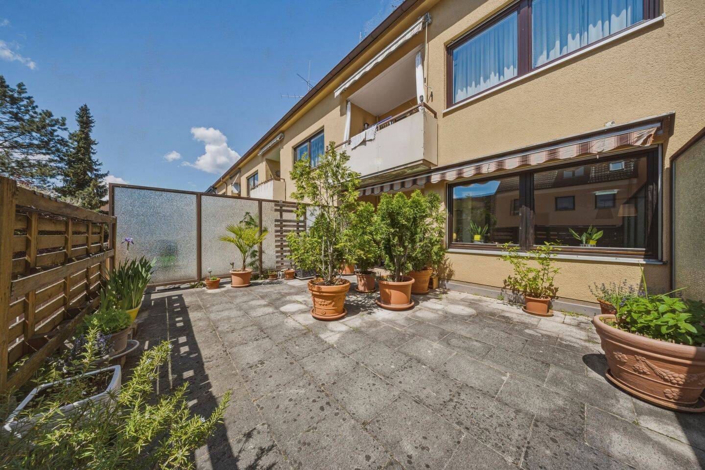 Leben im Herzen Göggingens: 4ZKB-Wohnung in Top-Lage | inkl. Stellpl. | Süd-Terrasse | WG geeignet