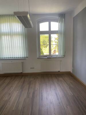 Modernisiertes Mehrfamilienhaus mit attraktiver Gewerbeeinheit - Ihre Investitionschance! – 2929 Rothenburg/Oberlausitz – Vorschaubild 4