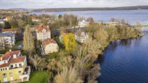 "Elegantes Reihenendhaus mit großem Garten & traumhaftem Blick zum Tiefen See"