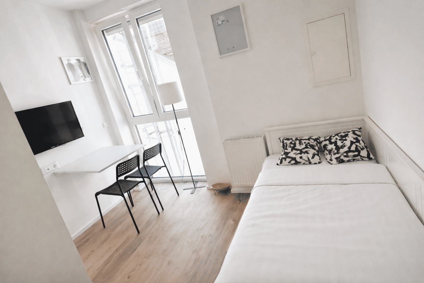Mitten in STUTTGART ! Wunderschöne vollmöbilierte Studioapartments 3.6 ab 01.05.2026