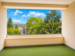 Frisch renovierte 2-Zimmer-Wohnung mit Loggia und Grünblick - bezugsfrei in Reinickendorf – 13403 Berlin – Vorschaubild 1