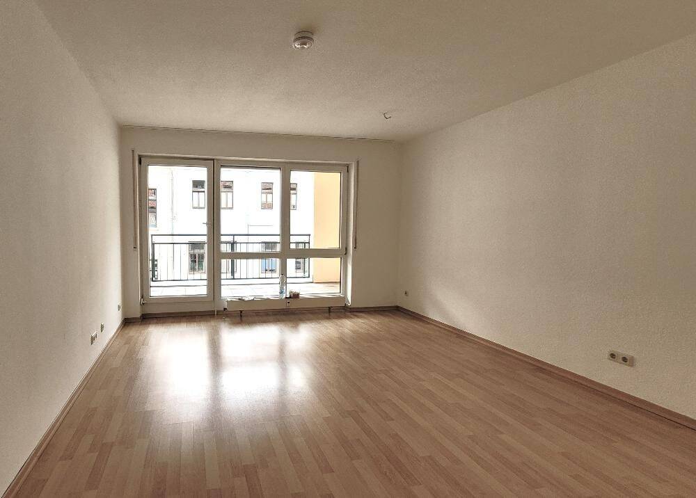 Schöne Drei-Zimmer-Wohnung mit Balkon in ruhiger Lage am F.C. Weiskopfplatz 9 – Dresden – Vorschaubild 6