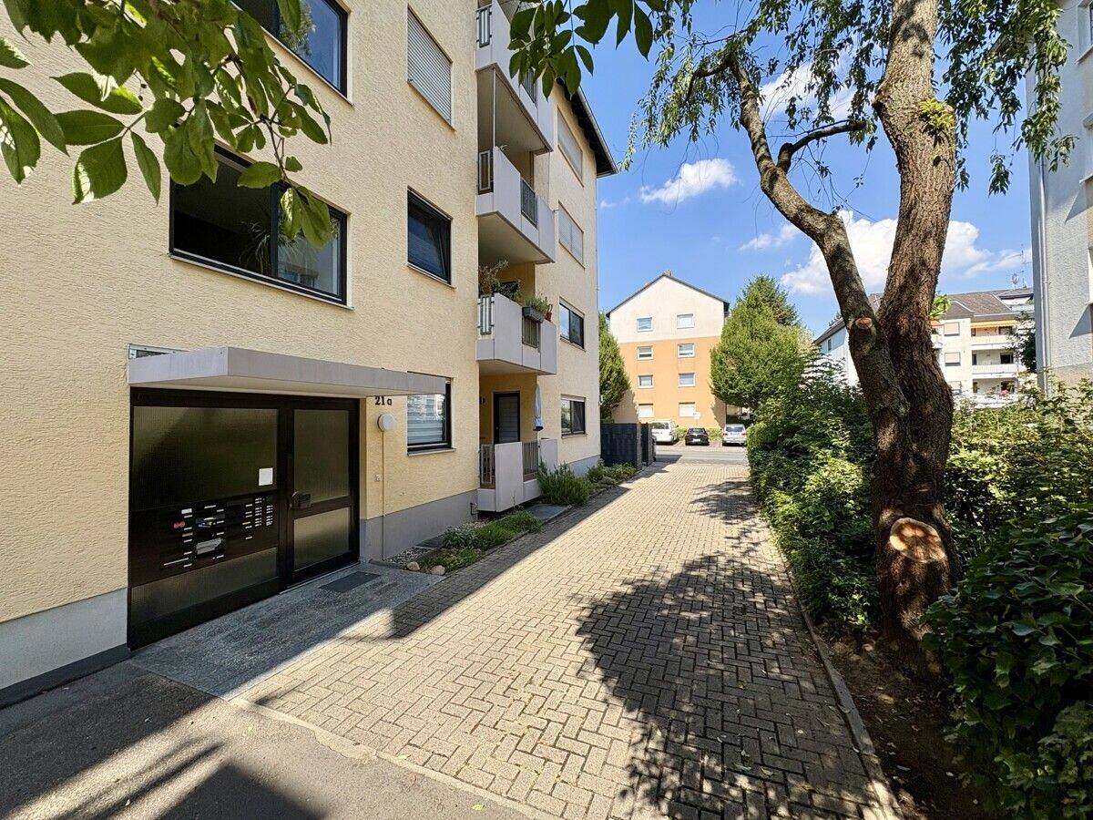 "Clever investieren" Vermietete Eigentumswohnung mit TG-Stellplatz + 2 Loggien in Wiesbaden-Biebrich – 65203 Wiesbaden – Bild 1 von 9