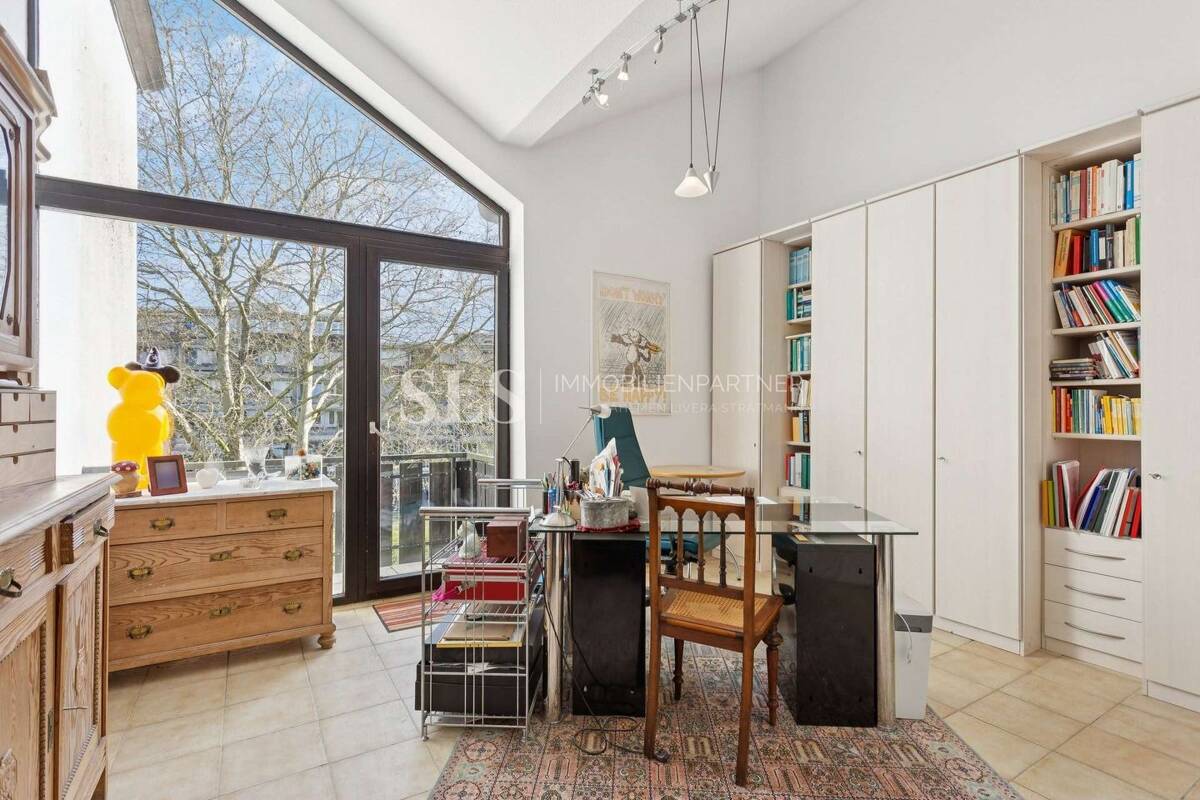 Viel Platz auf mehreren Ebenen - großzügiges Familienhaus mit Garten & Garage – 44357 Dortmund – Bild 1 von 9