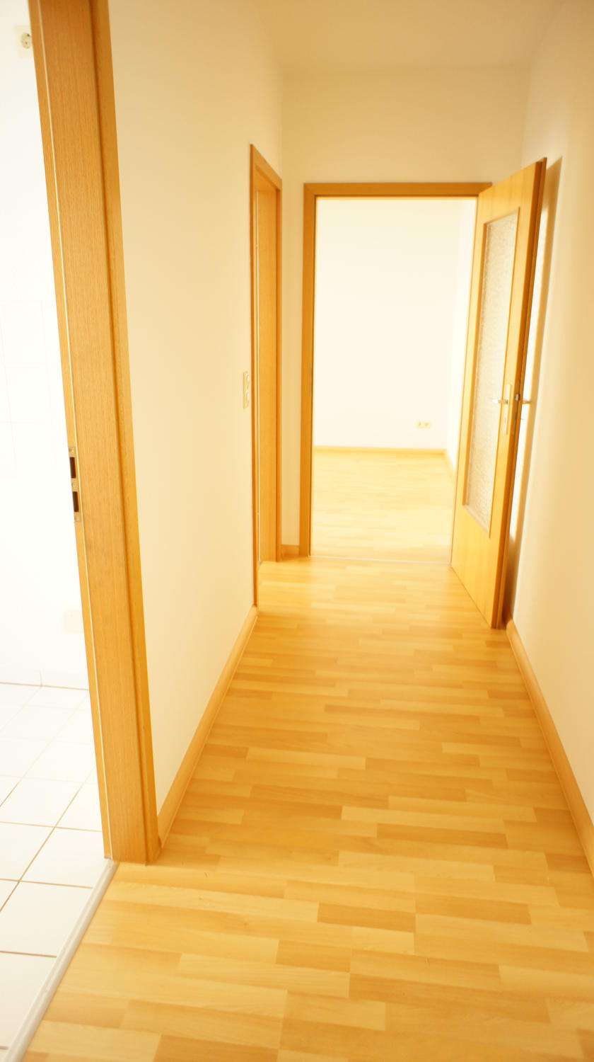 Nachmieter gesucht - TOP Ausstattung - Bad mit Fenster - Laminat
