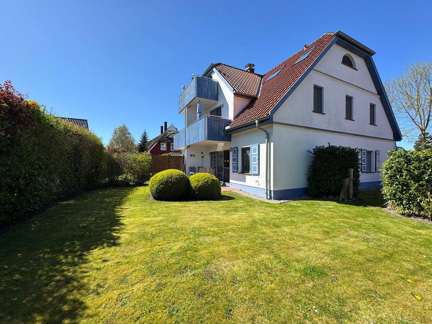 Hochwertige Erdgeschosswohnung mit eigenem Garten in Süd-Ausrichtung zum Verlieben – Zingst – Bild 1 von 9