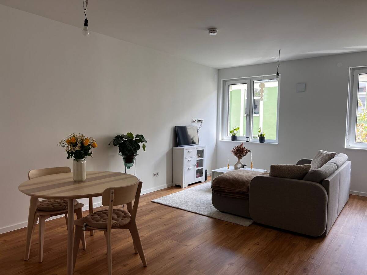 Möblierte 55qm Wohnung in Pempelfort – 40477 Düsseldorf – Bild 1 von 8