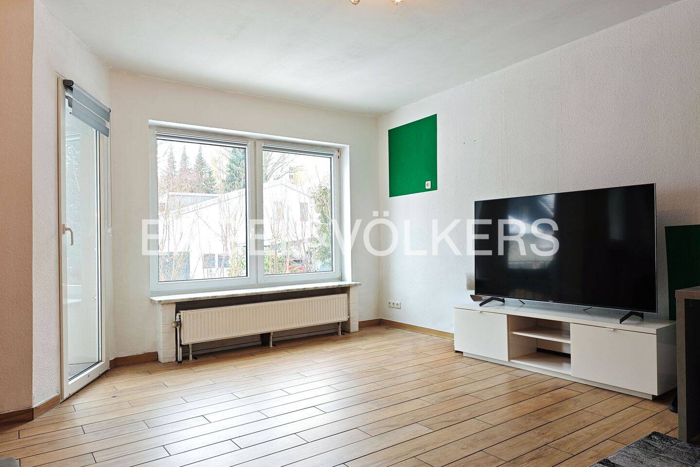 Stilvoll wohnen: Erdgeschosswohnung mit Balkon, Gartenblick und Kaminanschluss – Braunschweig – Bild 1 von 7