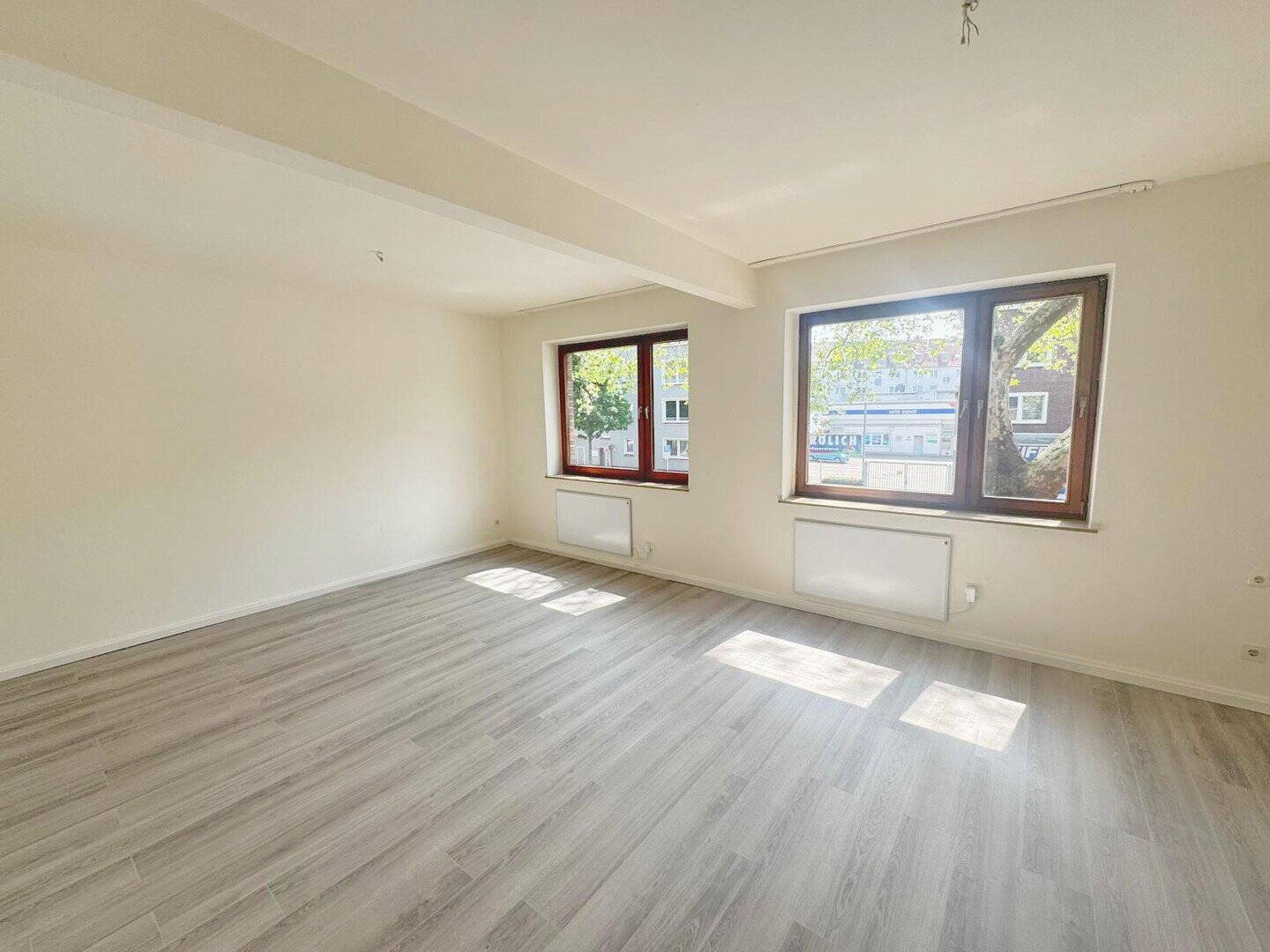 Renovierte Wohnung mit Balkon - Erstbezug nach Sanierung