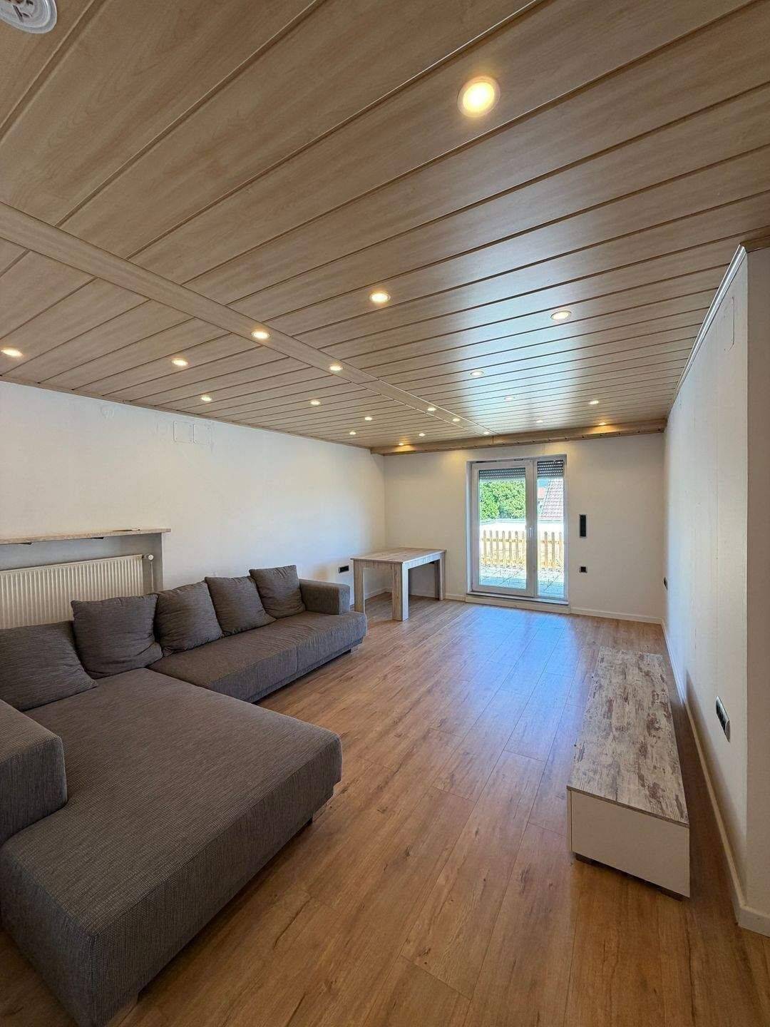 Großzügige 5-Zimmer-Wohnung mit XXL- Terrasse in Neuhof an der Zenn - inkl Garage